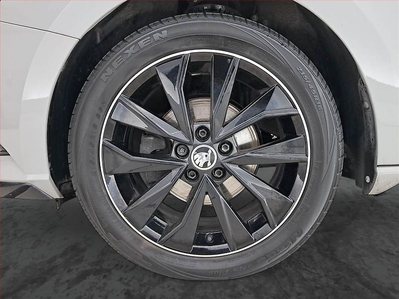 Škoda Fabia (2021) Monte Carlo 1.0 TSI, Kůže - fotka 14 z 17