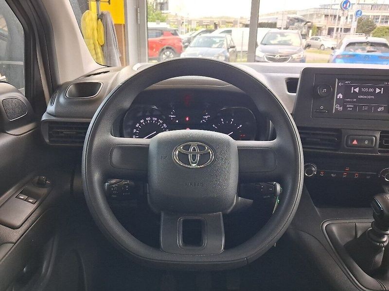 Toyota ProAce City Verso 1.5D 75kW 2023 - fotka 12 z 15