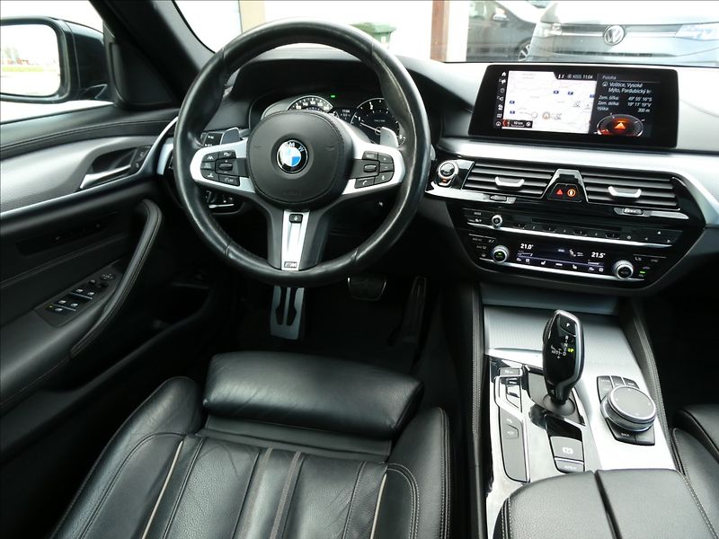 BMW Řada 5 3,0 540d xDrive 235kW MPaket,D - fotka 34 z 50