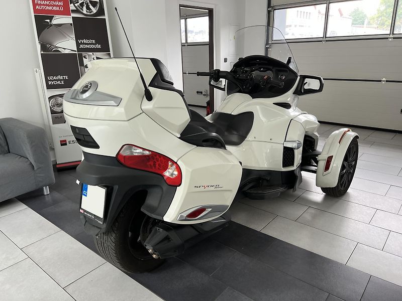 Can-Am Spyder RT-S  ROTAX 1330 85 kW - fotka 4 z 14