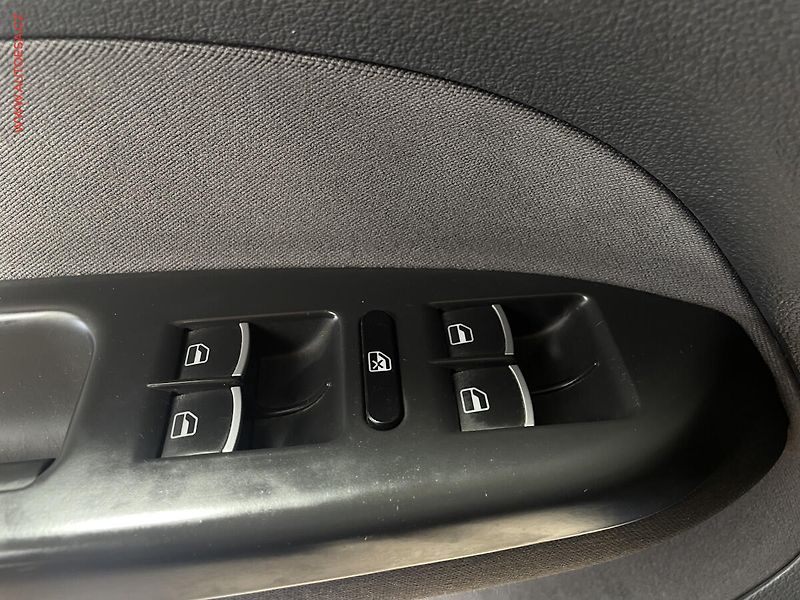Volkswagen Touran (2011) 1.4 TSi, Comfortline, navi - fotka 11 z 15