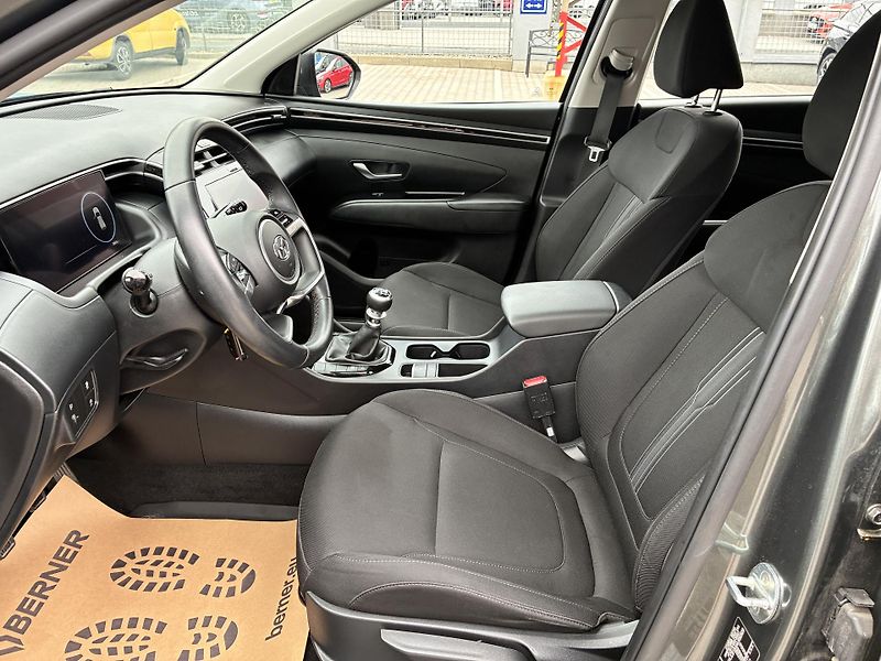 Hyundai Tucson 1.6T-GDi 110kW COMFORT - fotka 11 z 28