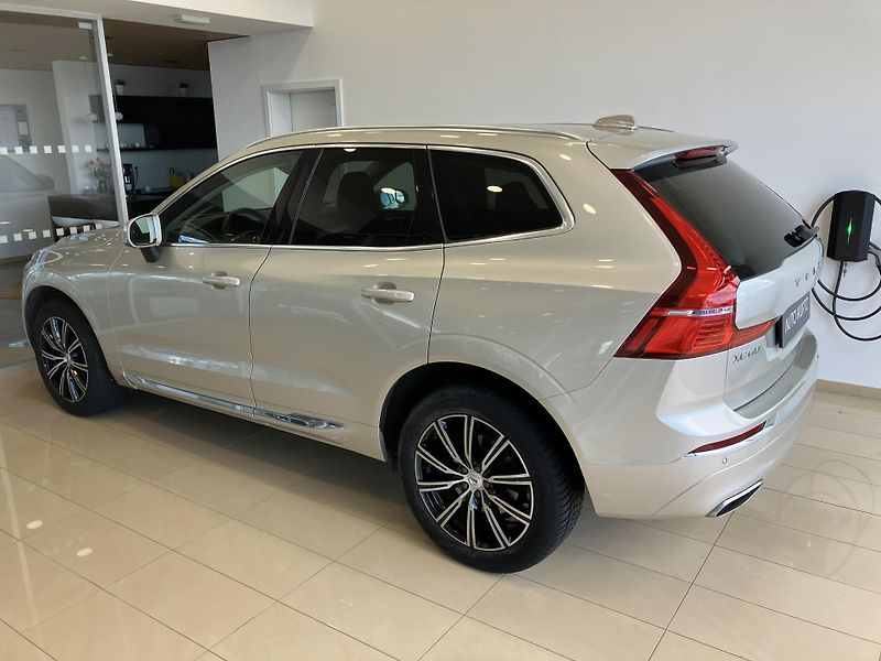 Volvo XC60 B4 AWD Inscription AT8, ČR - fotka 7 z 41