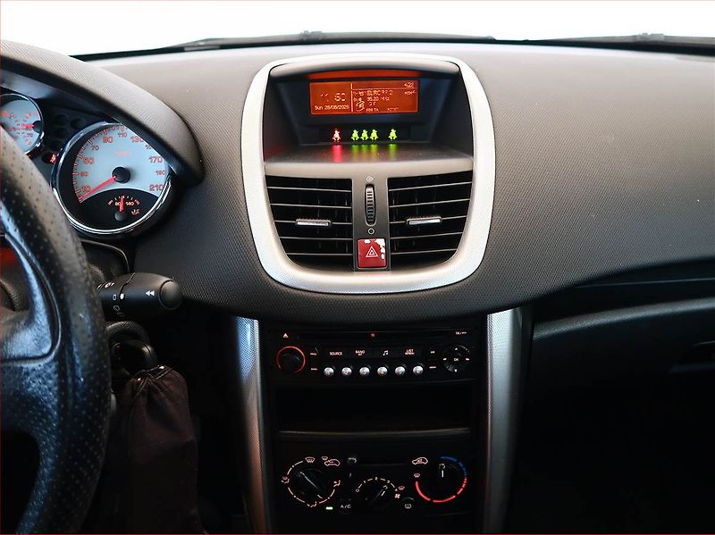 Peugeot 207 (2007) 1.4 16V, Serv.kniha - fotka 12 z 14
