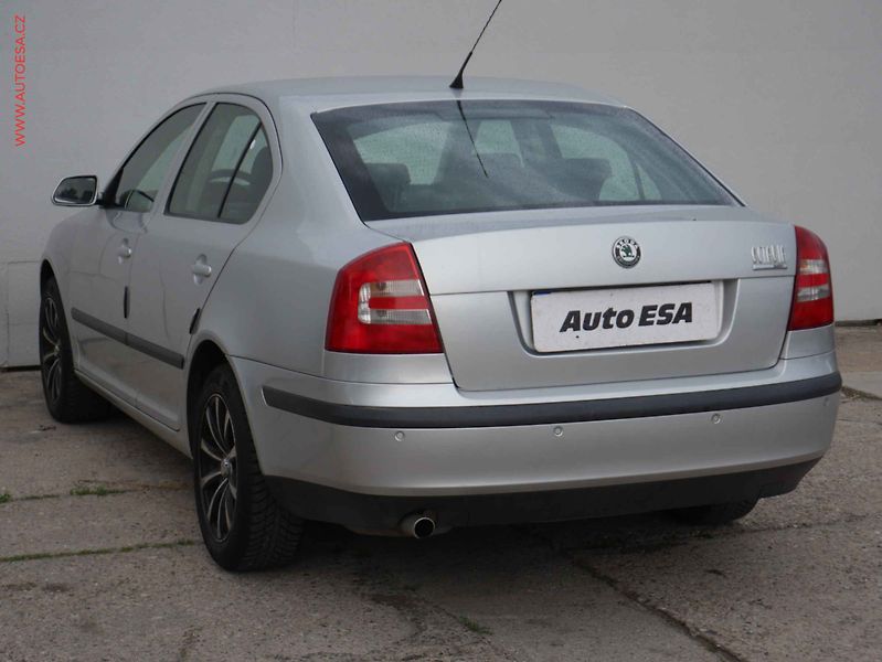 Škoda Octavia (2006) 1.6i, Klima - fotka 4 z 15