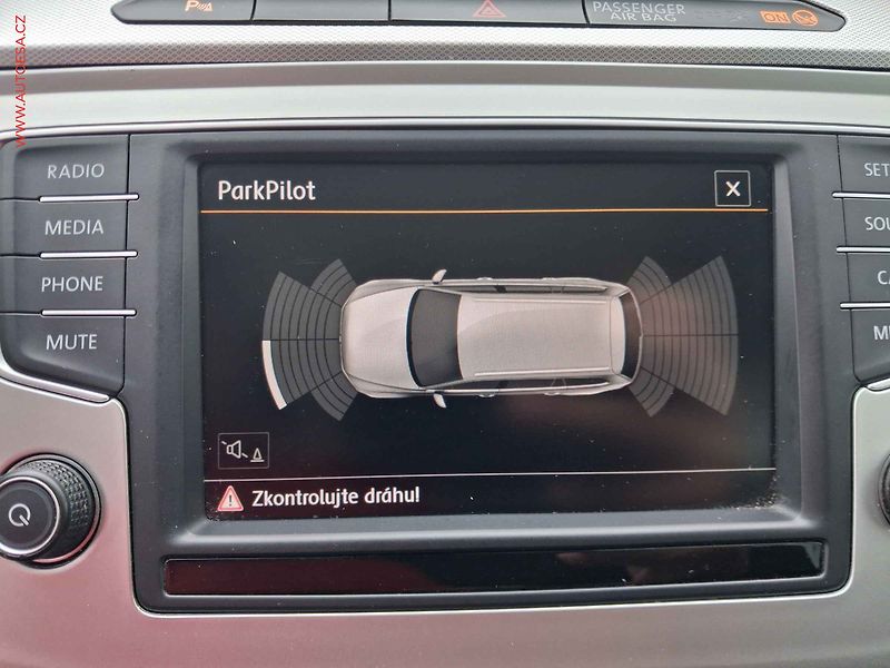 Volkswagen Passat (2015) 2.0 TDI, servis.kniha - fotka 18 z 18