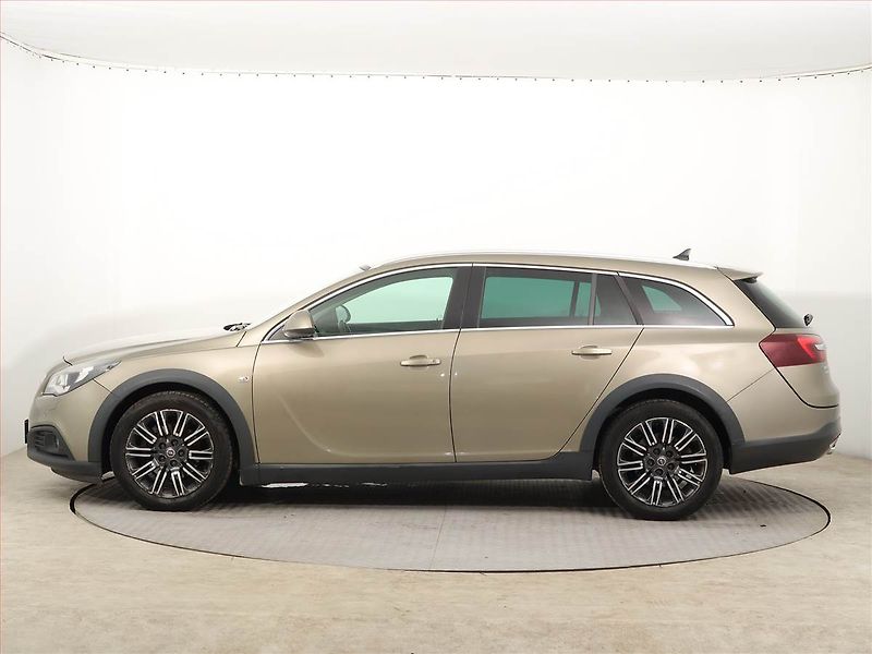 Opel Insignia (2014) 2.0 CDTI, 4X4, Automat, Navi - fotka 3 z 16