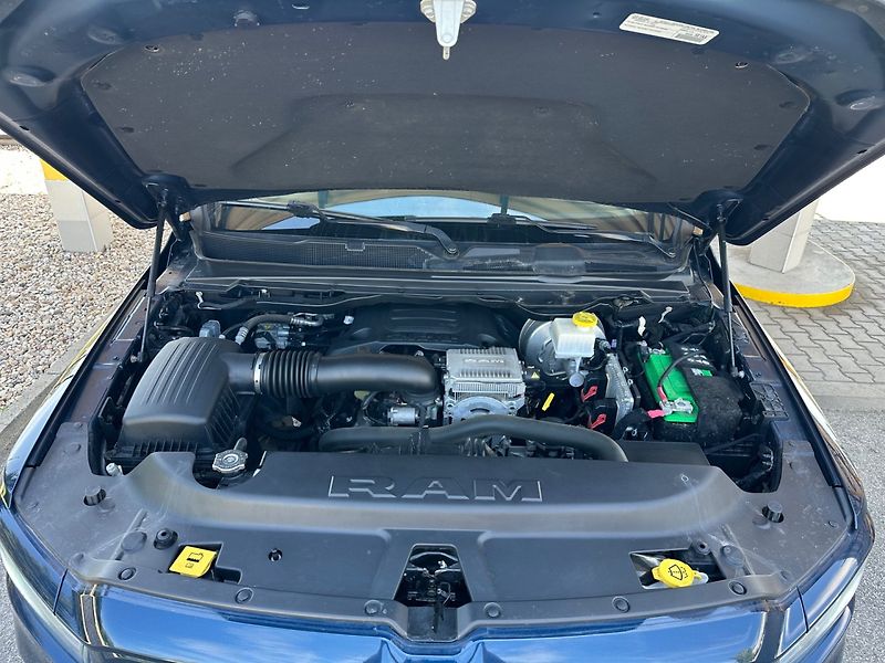 RAM 1500 (2021) 5.7HEMI V8 LARAMIE SPORT - fotka 29 z 30