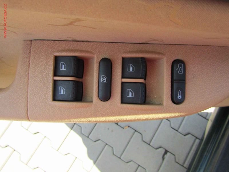 Škoda Fabia (2001) 1.4MPi, AT, AC, výhř.sed. - fotka 13 z 18