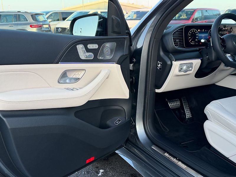 Mercedes-Benz GLS 350 d 4MATIC AMG Style E. - fotka 22 z 35