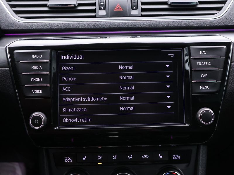 Škoda Superb 2,0 TDI 110kW Style CZ - fotka 26 z 39