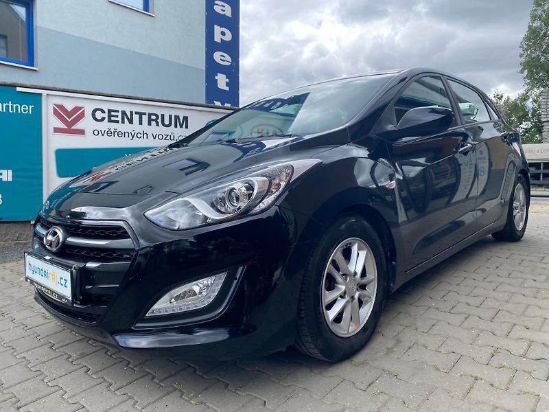 Hyundai i30 1.6-NÍZKÉ KM-1.maj-facelift - fotka 5 z 18