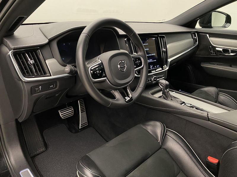 Volvo V90 D4 R-DESIGN AUT  - fotka 4 z 48