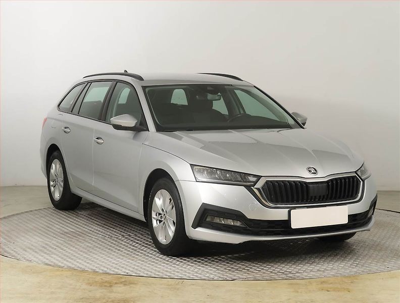 Škoda Octavia (2022) Ambition 2.0 TDI, ČR,1.maj - fotografie inzerátu