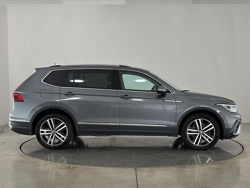 Volkswagen Tiguan Elegance 4Motion DSG - fotka 16 z 30