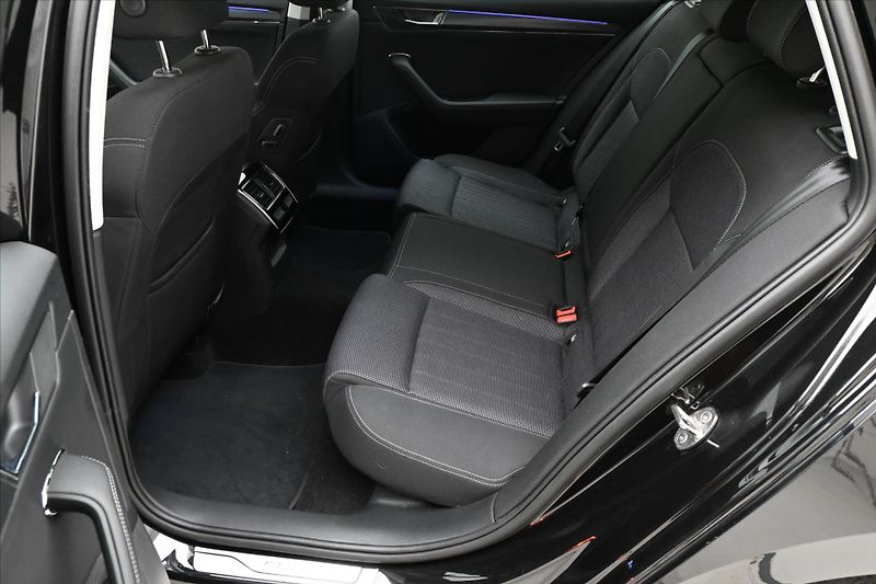 Škoda Superb 2,0 TDI 110kW DSG Style Záruka - fotka 13 z 24