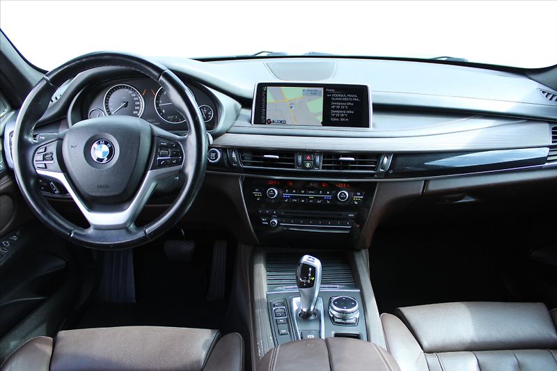 BMW X5 xDrive 30d NAVI DPH 1.MAJ ČR - fotka 15 z 26