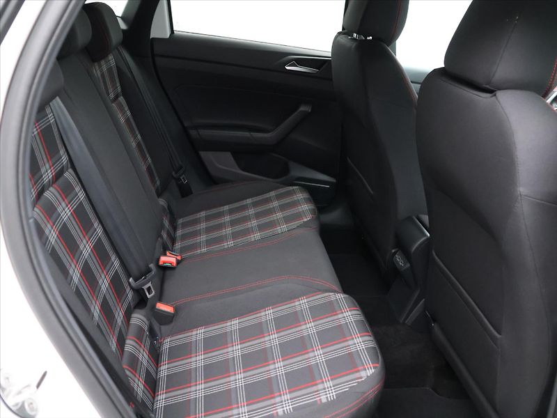 Volkswagen Polo 2,0 TSI GTI DSG Virtual Matrix - fotka 12 z 34