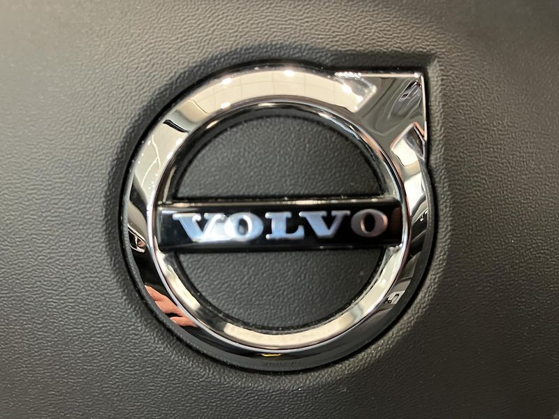 Volvo V90 B4 AWD Momentum PRO AT8, ČR - fotka 39 z 42