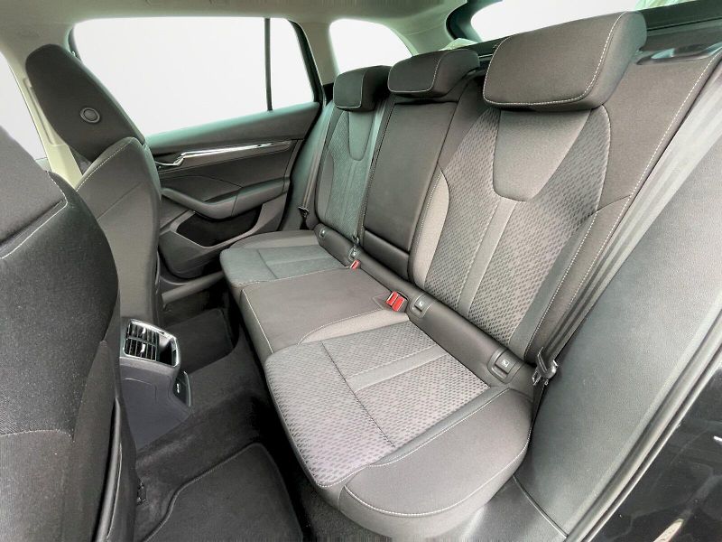 Škoda Octavia (2023) 1.5 eTSI 110kW m-Hev DSG Style - fotka 26 z 35