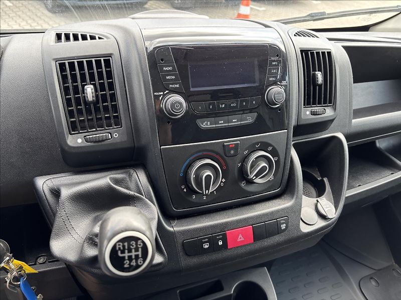 Peugeot Boxer 2,2 BlueHDI 121kW L4 - fotka 22 z 31