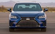 Lexus ES.