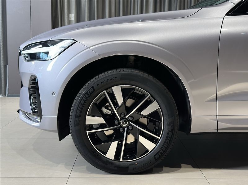 Volvo XC60 (2026) 2,0 B5  Plus Dark - fotka 7 z 30