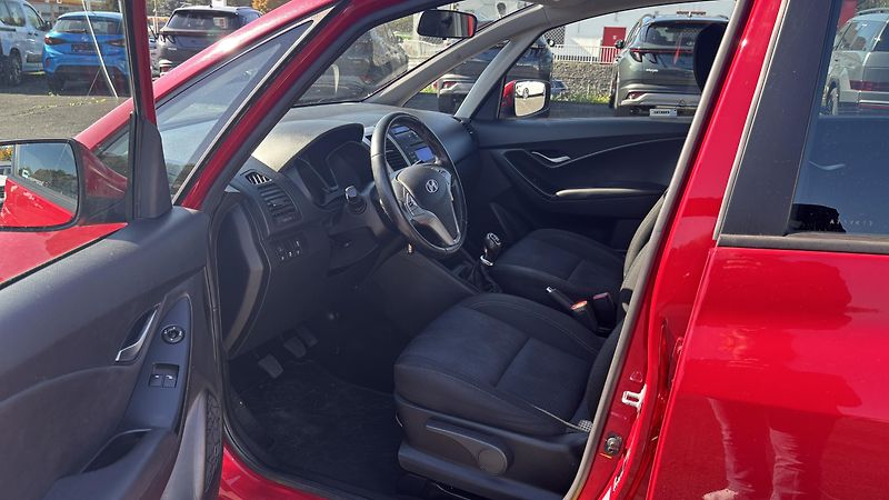 Hyundai ix20 (2015) 1.6I MT TRIKOLOR - fotka 14 z 18