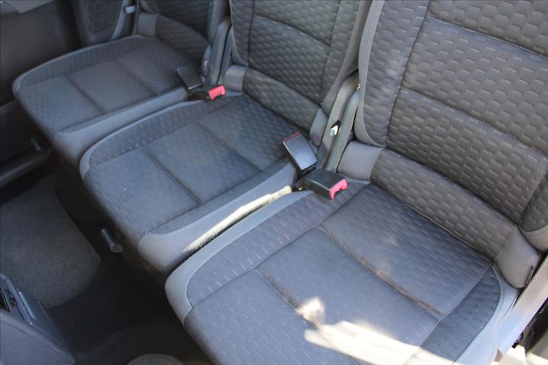 Volkswagen Touran 1,9 TDI  KLIMATIZACE,TEMPOMAT - fotka 17 z 21