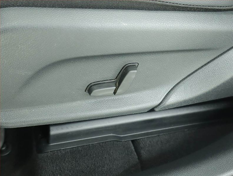 Mercedes-Benz EQC (2021) 400 4MATIC, SoH 97% - fotka 19 z 21