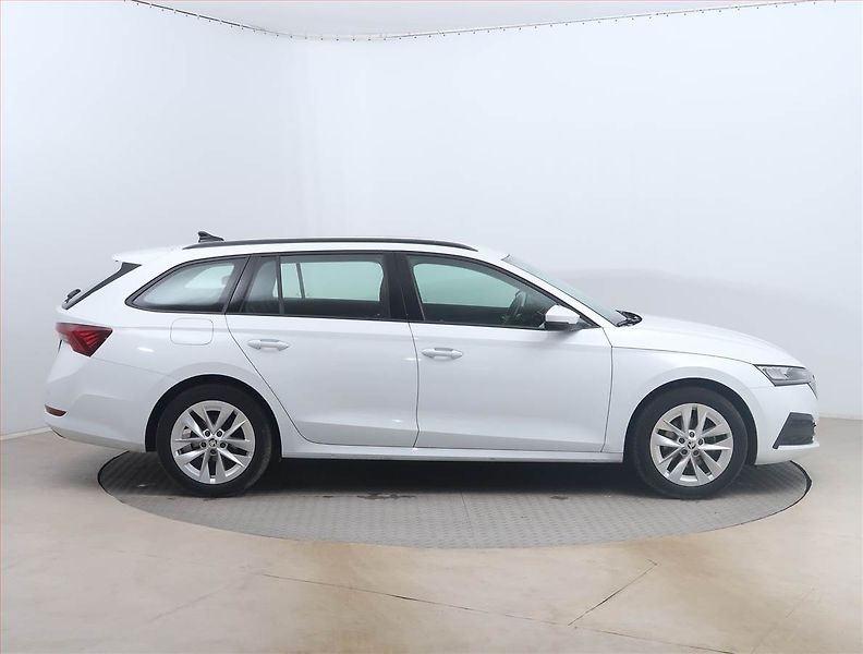 Škoda Octavia (2023) Ambition 2.0 TDI, Automat - fotka 6 z 15