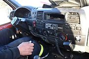 Na palubní desce volant samozřejmě chybí