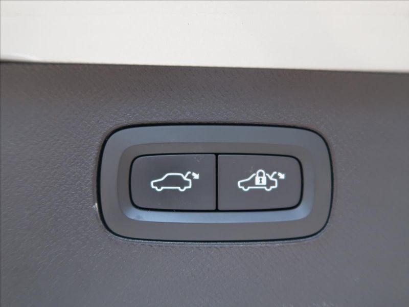 Volvo XC90 2,0 B5,173kW,MomentumPro,1maj - fotka 26 z 29
