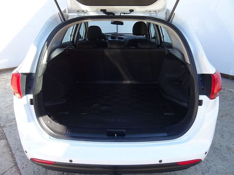 Kia Ceed (2013) 1.6CRDi,94kW,NovéČR,klima - fotka 18 z 21