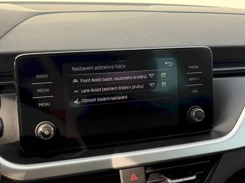 Škoda Scala (2021) 1.0 TSI 70 kW Ambition - fotka 16 z 21