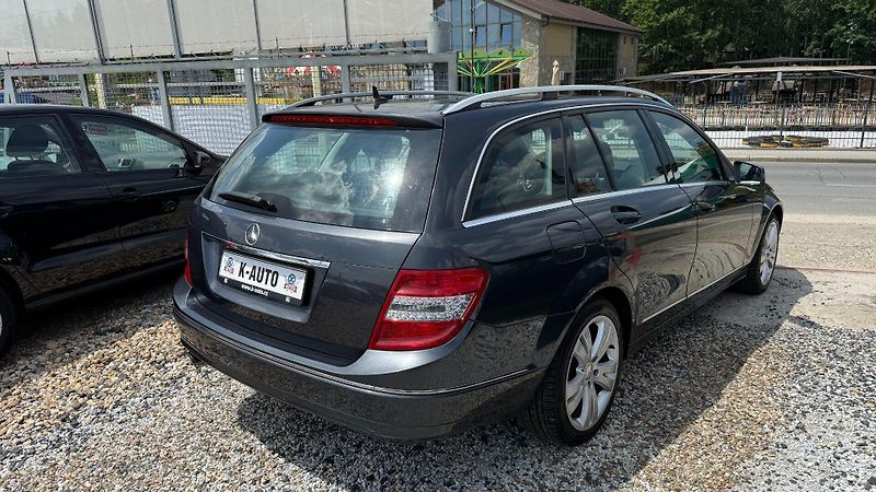 Mercedes-Benz Třídy C (2010) C200CGI 135kW *A/T*Xenon*ALU* - fotka 4 z 20
