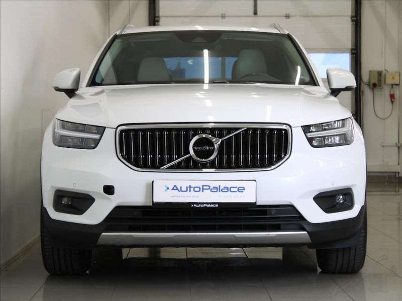 Volvo XC40 2,0 T4 140kW Insc. H/K 1.maj.Č - fotka 2 z 23