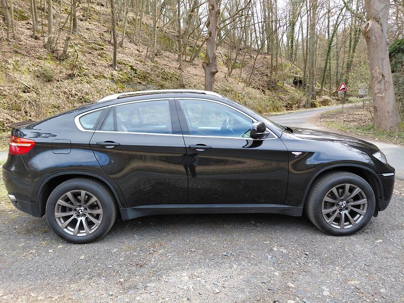 BMW X6 (2013) Pěkný stav, málo najeto - fotka 4 z 27