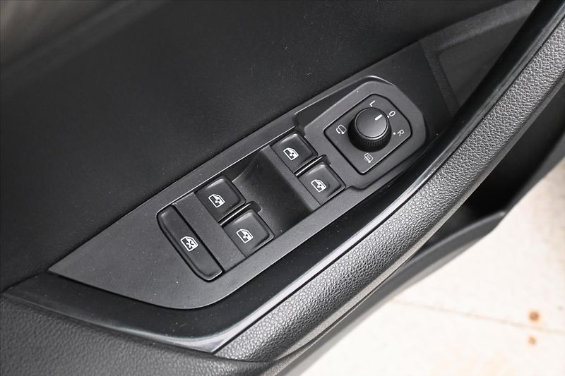 Škoda Karoq 2,0 TDI 110 kW 4x4 DSG Style Z - fotka 24 z 30
