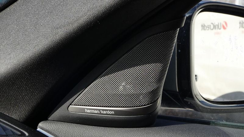 BMW Řada 5 M 550i xDrive - fotka 22 z 25