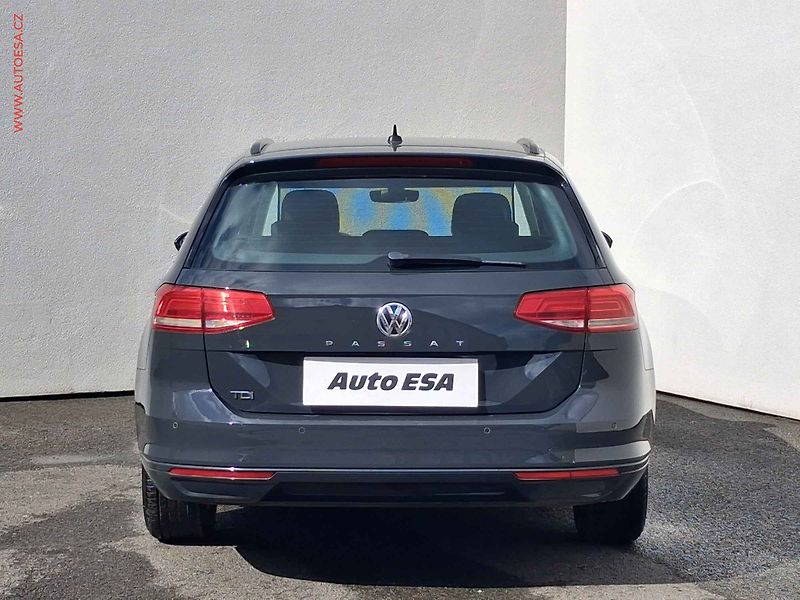 Volkswagen Passat (2016) 2.0 TDi, LED, navi, park - fotka 5 z 19