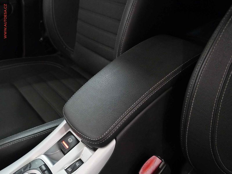 Renault Laguna (2008) 2.0 dCi, ČR, STK5/28 - fotka 19 z 21