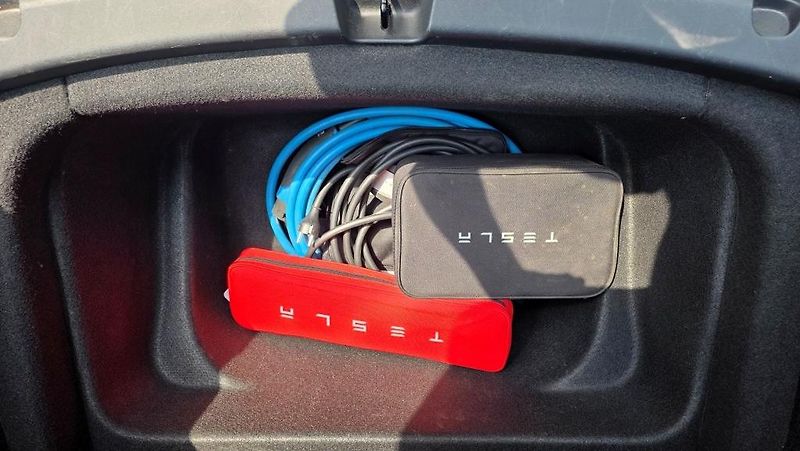 Tesla Model Y (2023) Long Range AWD DE SoH 93,7% TZ - fotka 12 z 34