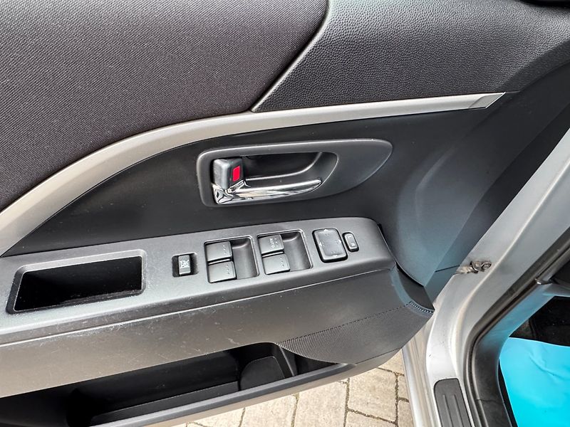 Mazda 5 (2012) 1.6 MZR-CD, 7míst - fotka 25 z 36