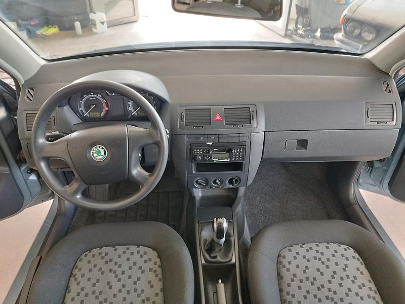 Škoda Fabia (2006) 1,4I,55KW,KLIMA,ALU,NAJ.86tkm - fotka 16 z 44