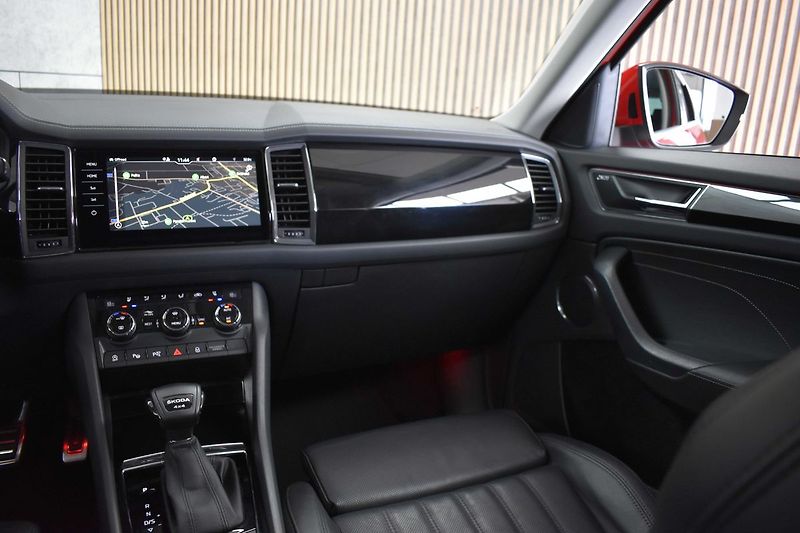 Škoda Kodiaq TDI 147kW 4x4*L&K*TAŽNÉ*ČR 1.M - fotka 9 z 51