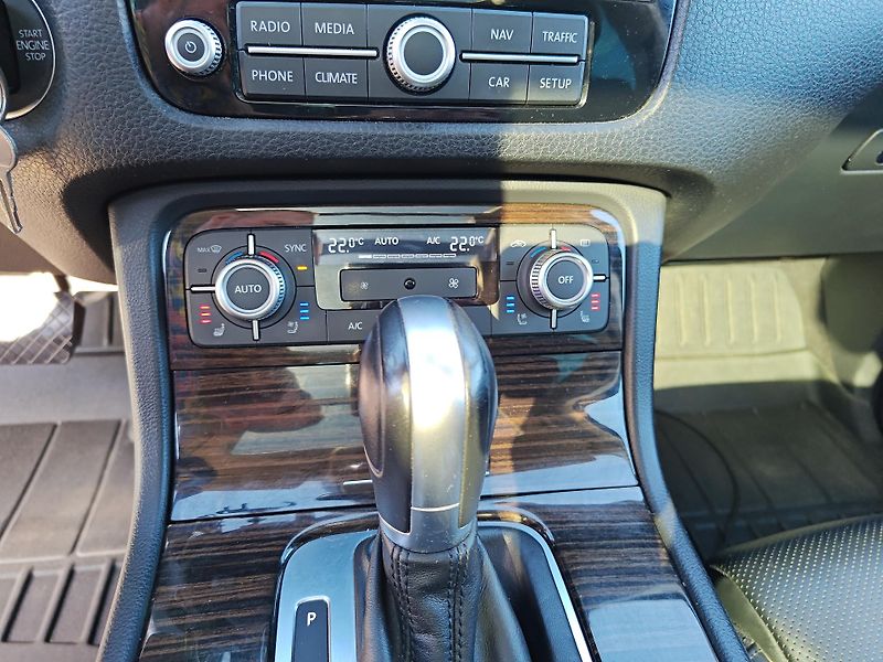 Volkswagen Touareg (2014) VW Touareg V6 3.0 TDI 193kw  - fotka 25 z 26
