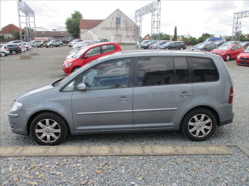 Volkswagen Touran 1,9 TDI, aut.klima,Navi,tažné, - fotka 4 z 21