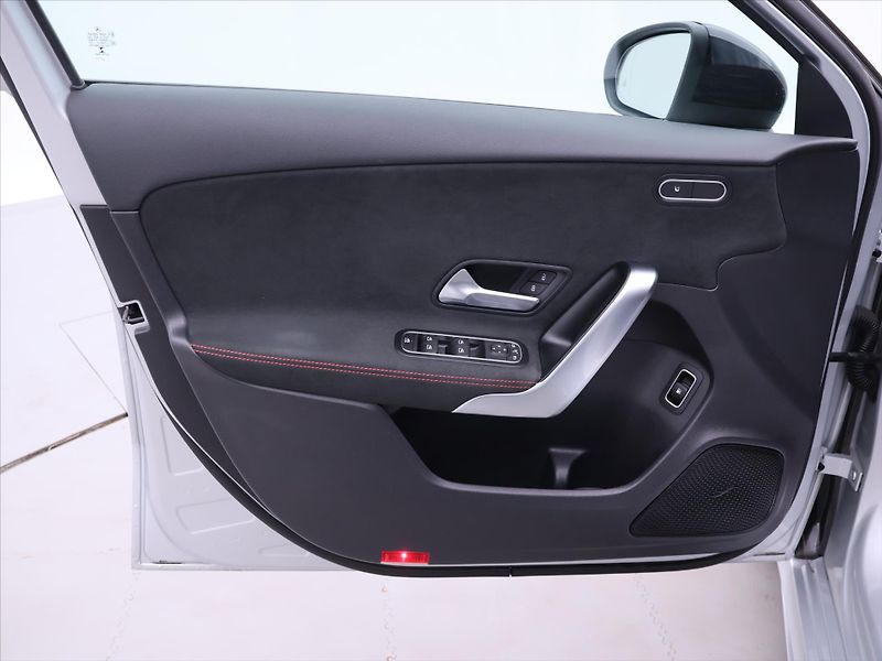 Mercedes-Benz Třídy A 1,3 A 250 e DCT 118kW CZ - fotka 11 z 34