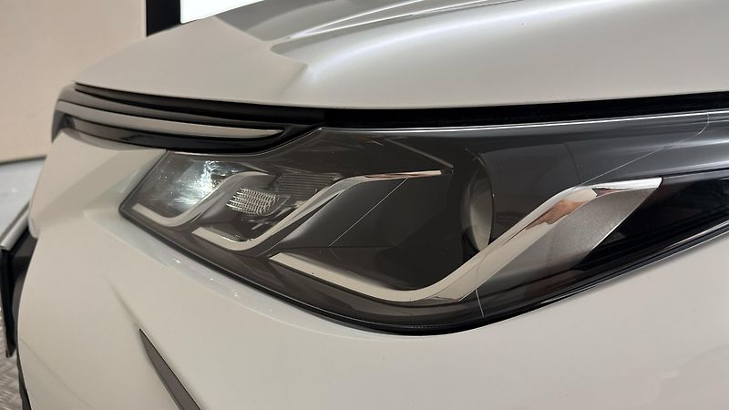 Toyota Corolla 1.8 Hybrid AUT Active Sedan - fotka 18 z 25